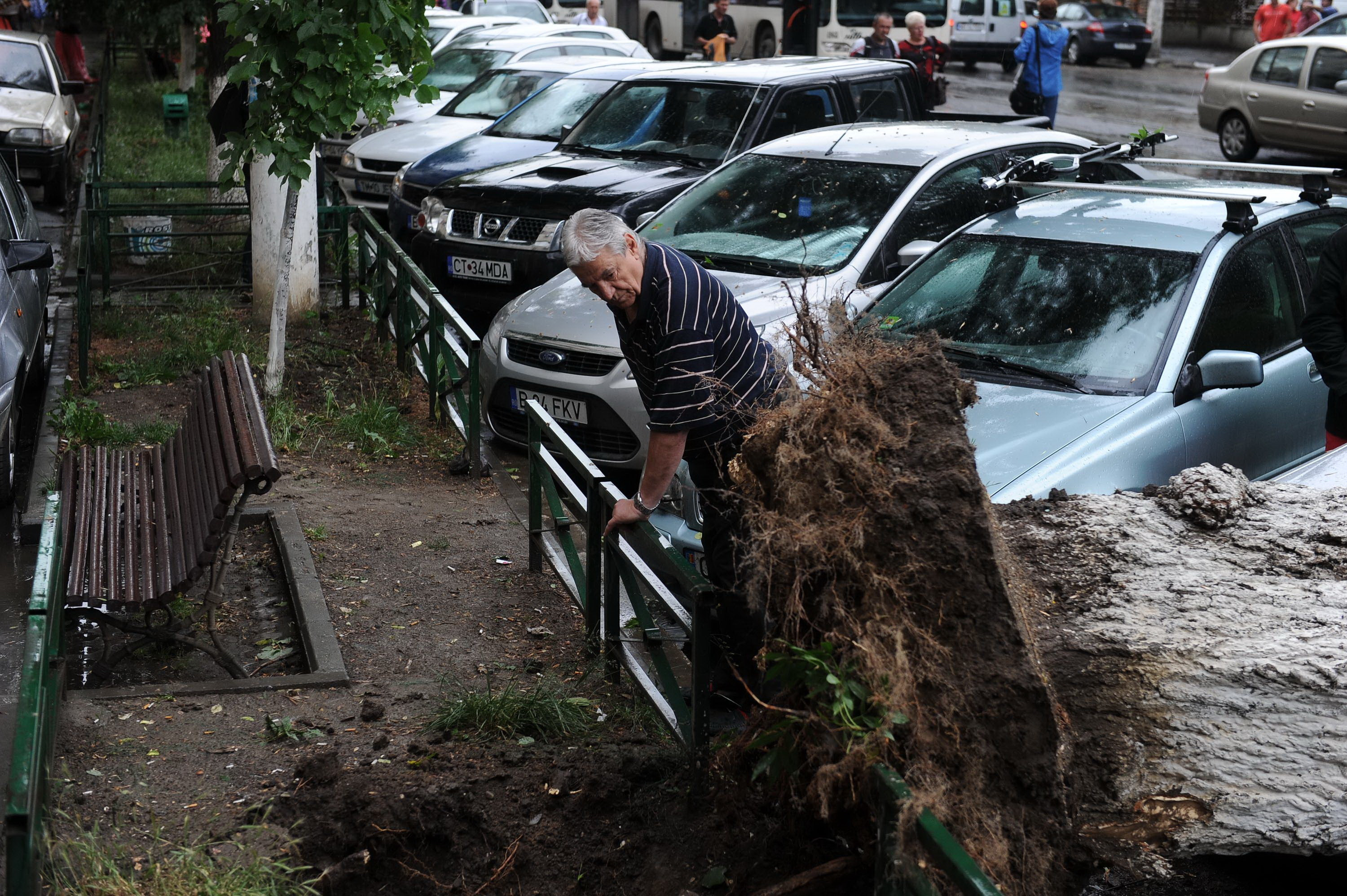 IGSU: Peste 100 de localități afectate de inundații și vijelii după codul roșu. Câte persoane au fost salvate