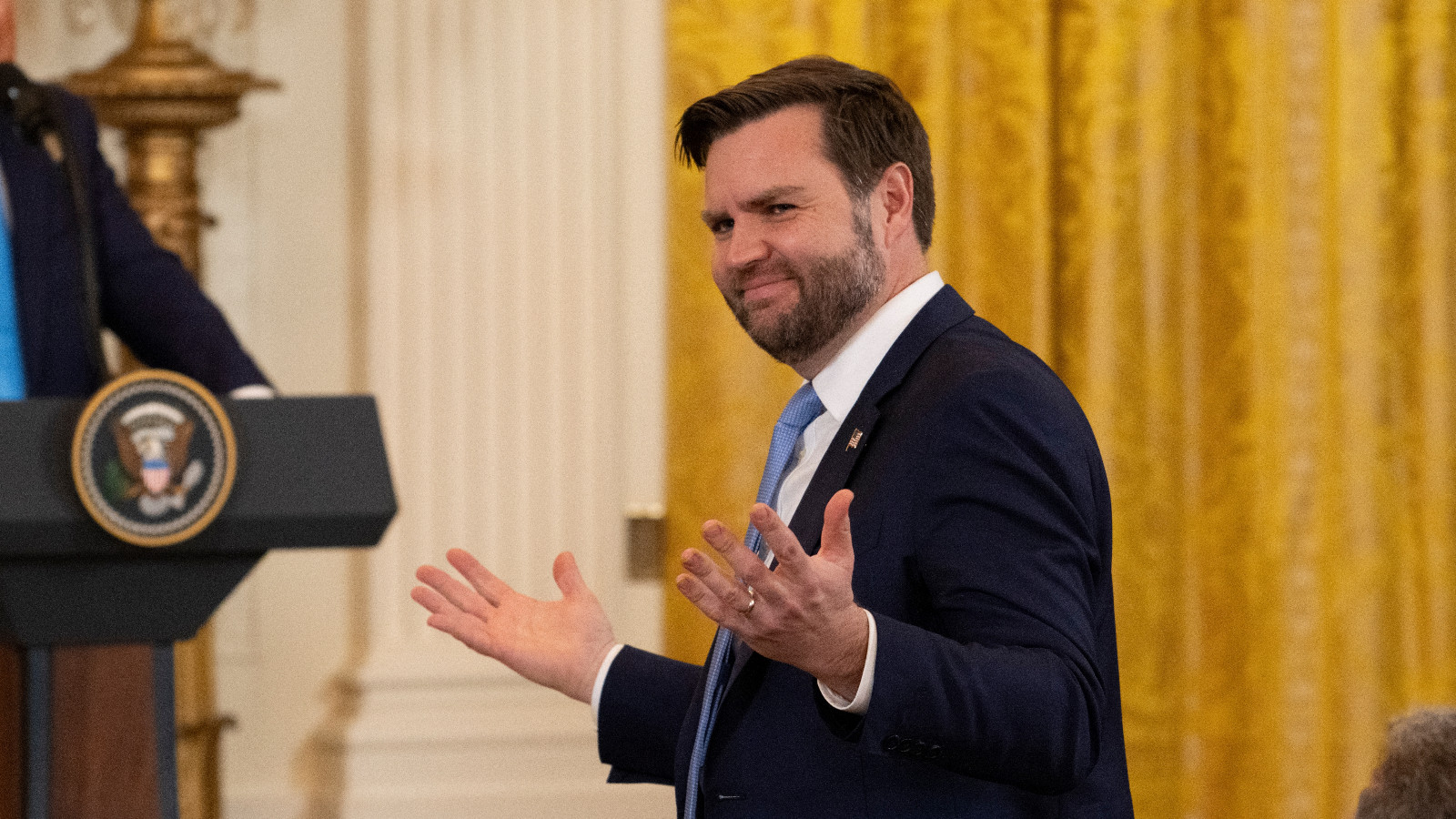 JD Vance, condamnat pentru amenințarea lui JD Vance și Donald Trump: „vor pleca într-un sac pentru cadavre”
