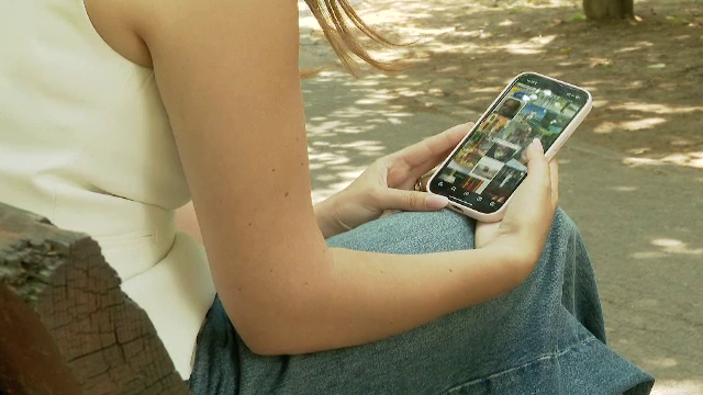 Primele obstacole ale legii „majoratului online”. Copiii ar putea falsifica acordul parental: „Se învață unii pe alții”