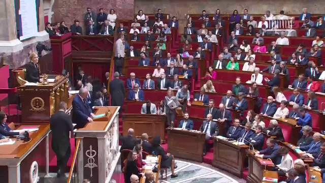 Criza din Franța se îndreaptă spre noi alegeri anticipate. Oamenii s-au săturat: „Politicienii sunt ca niște șobolani”