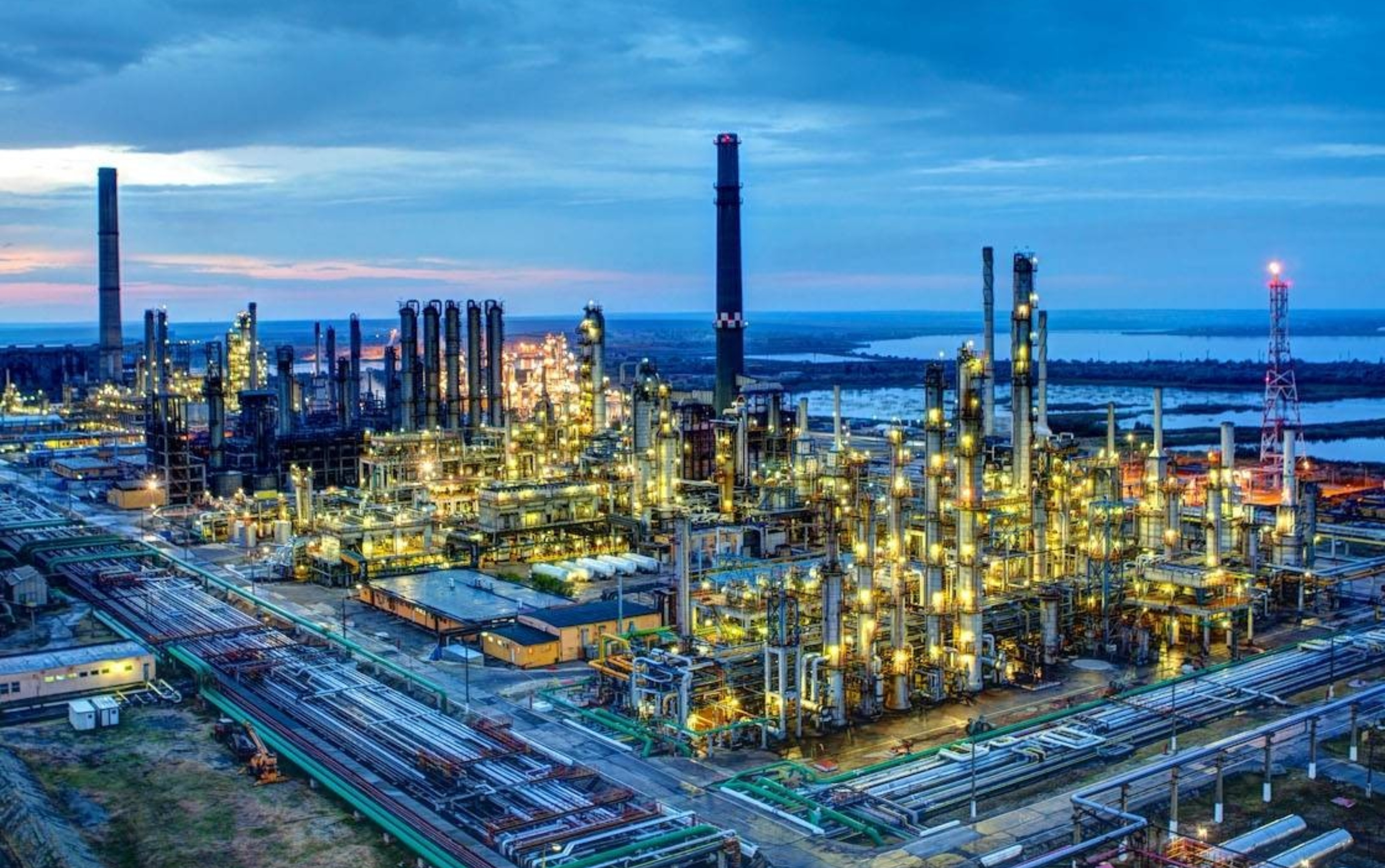 Scurgere de amoniac la Rafinăria Năvodari. Garda de Mediu a închis o instalație. Operatorul riscă o amendă de 500.000 lei