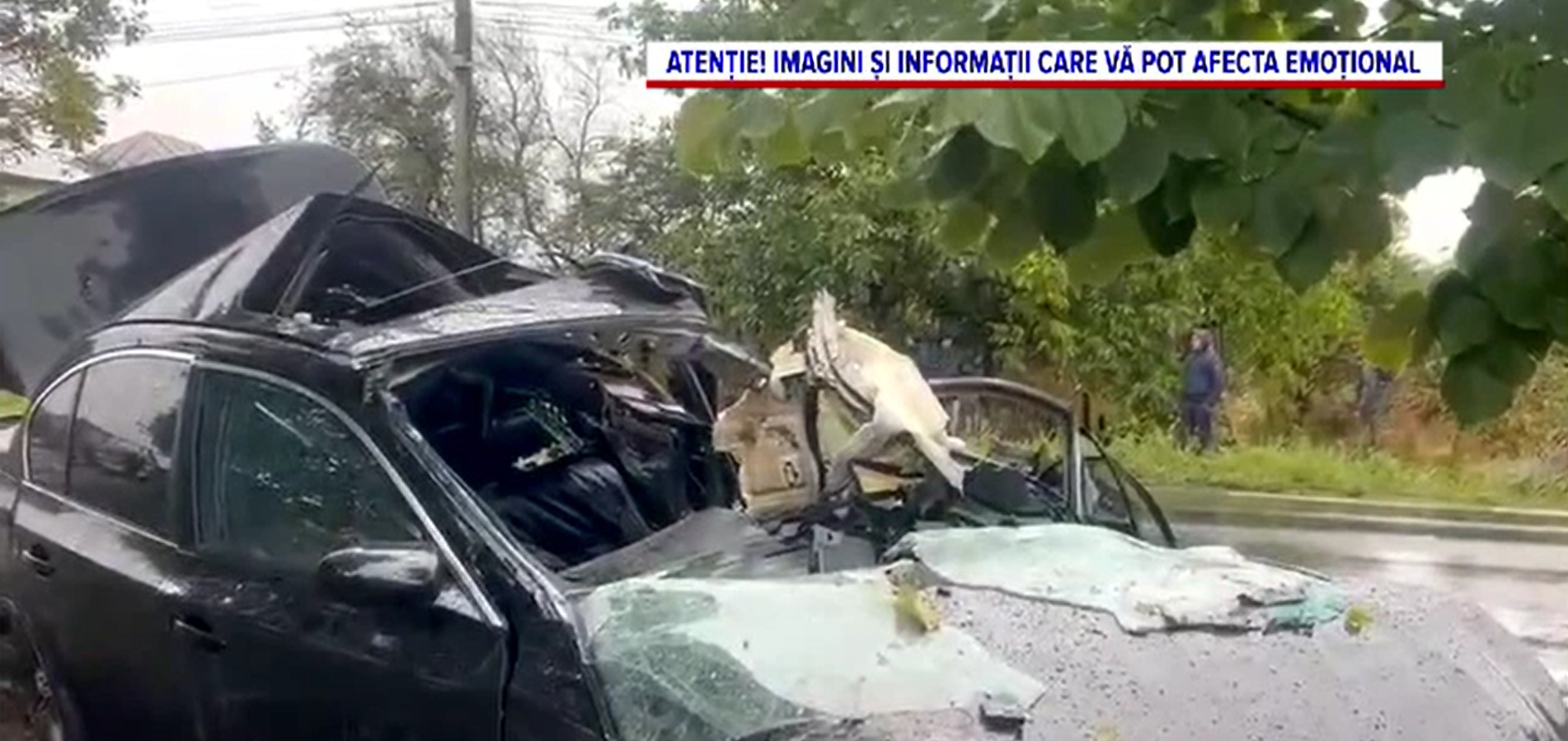 Accident violent în Argeș. Un tânăr de 22 de ani a murit după ce a pierdut controlul mașinii și s-a izbit de un copac