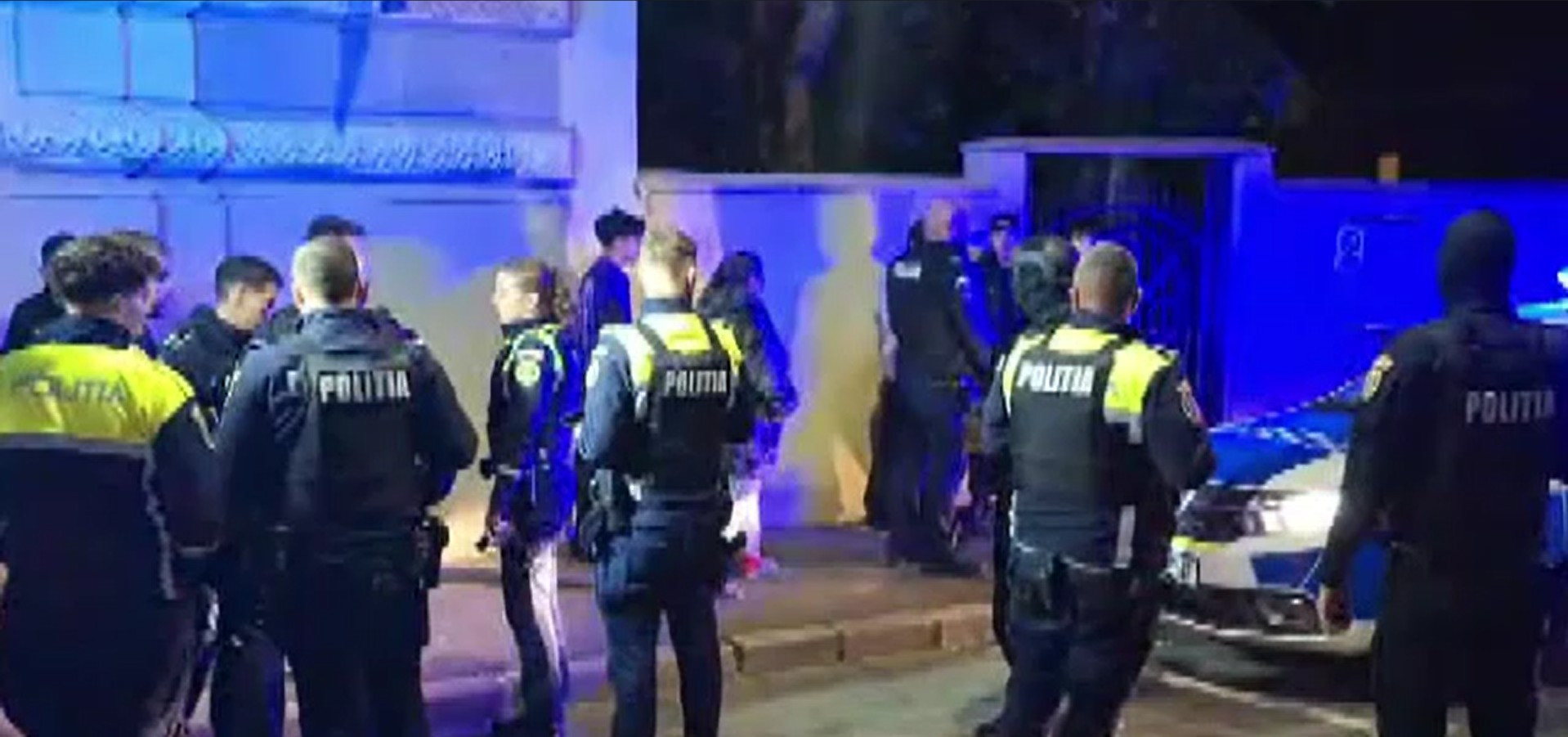 Scandal în centrul Aradului. Un tânăr de 23 de ani a fost rănit cu cuțitul. Trei persoane sunt la spital