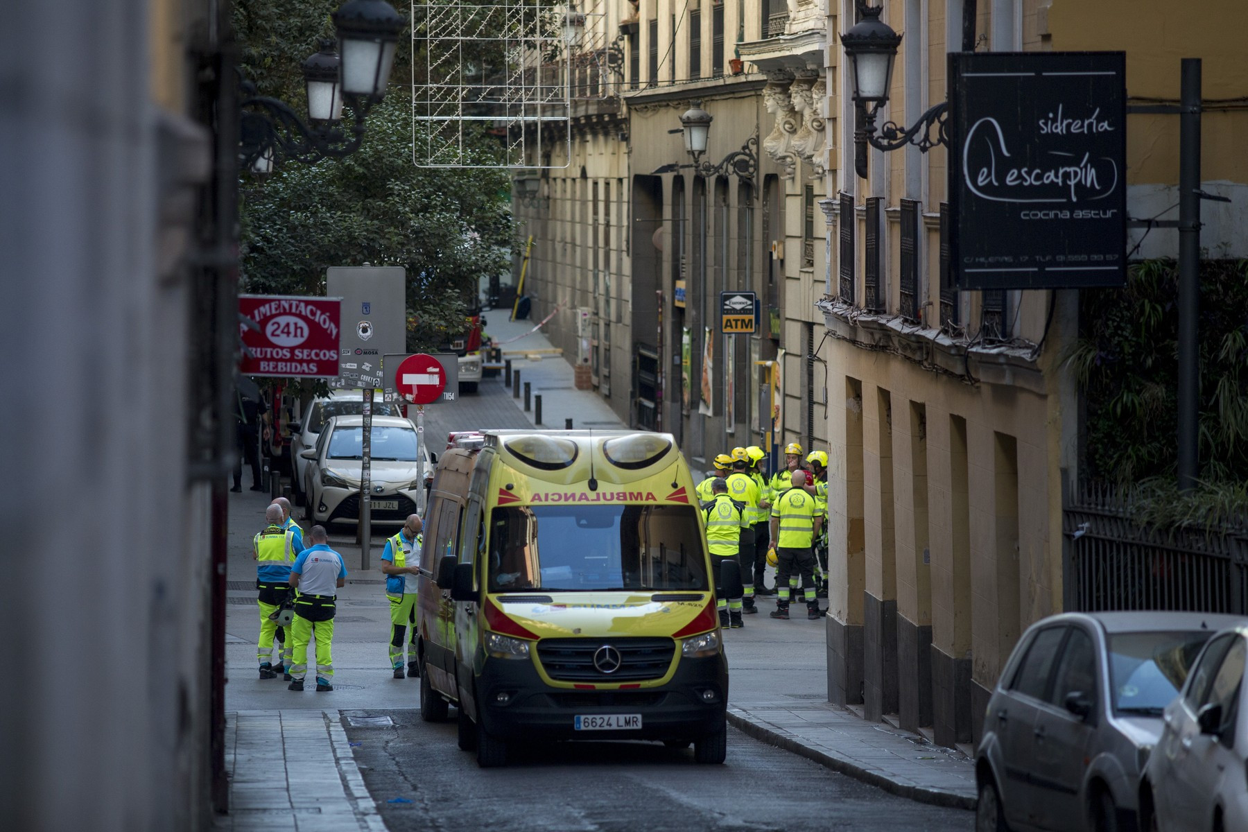 Patru muncitori au fost găsiți morți sub dărâmăturile clădirii din Madrid. Construcția era din 1965