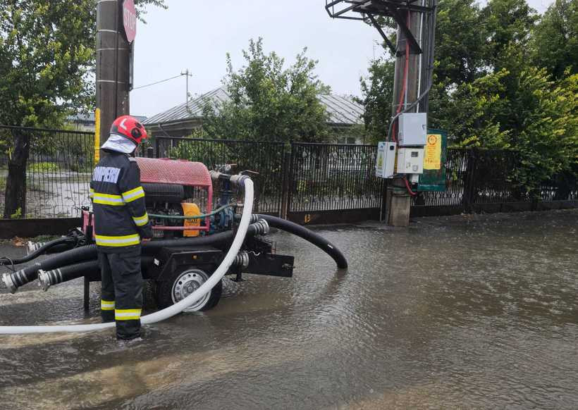 O localitate din Constanța este izolată complet din cauza apelor. Drumurile sunt blocate în urma inundațiilor