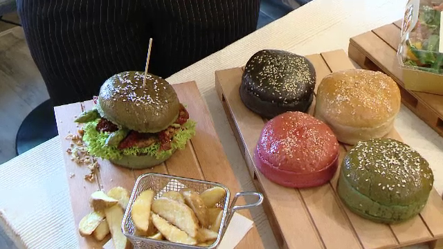 Noi reguli pentru produsele vegetale. UE interzice denumiri precum "friptură", "cârnat", "burger", dacă nu au carne