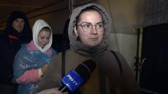 Cum a răspuns o studentă la întrebarea de ce vine o tânără la Sfânta Parascheva. La raclă au ajuns pelerini de pretutindeni
