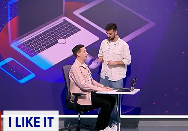 Cum să folosești telefoanele și laptopurile fără să-ți strici postura. Sfaturi pentru un spate sănătos în era gadgeturilor