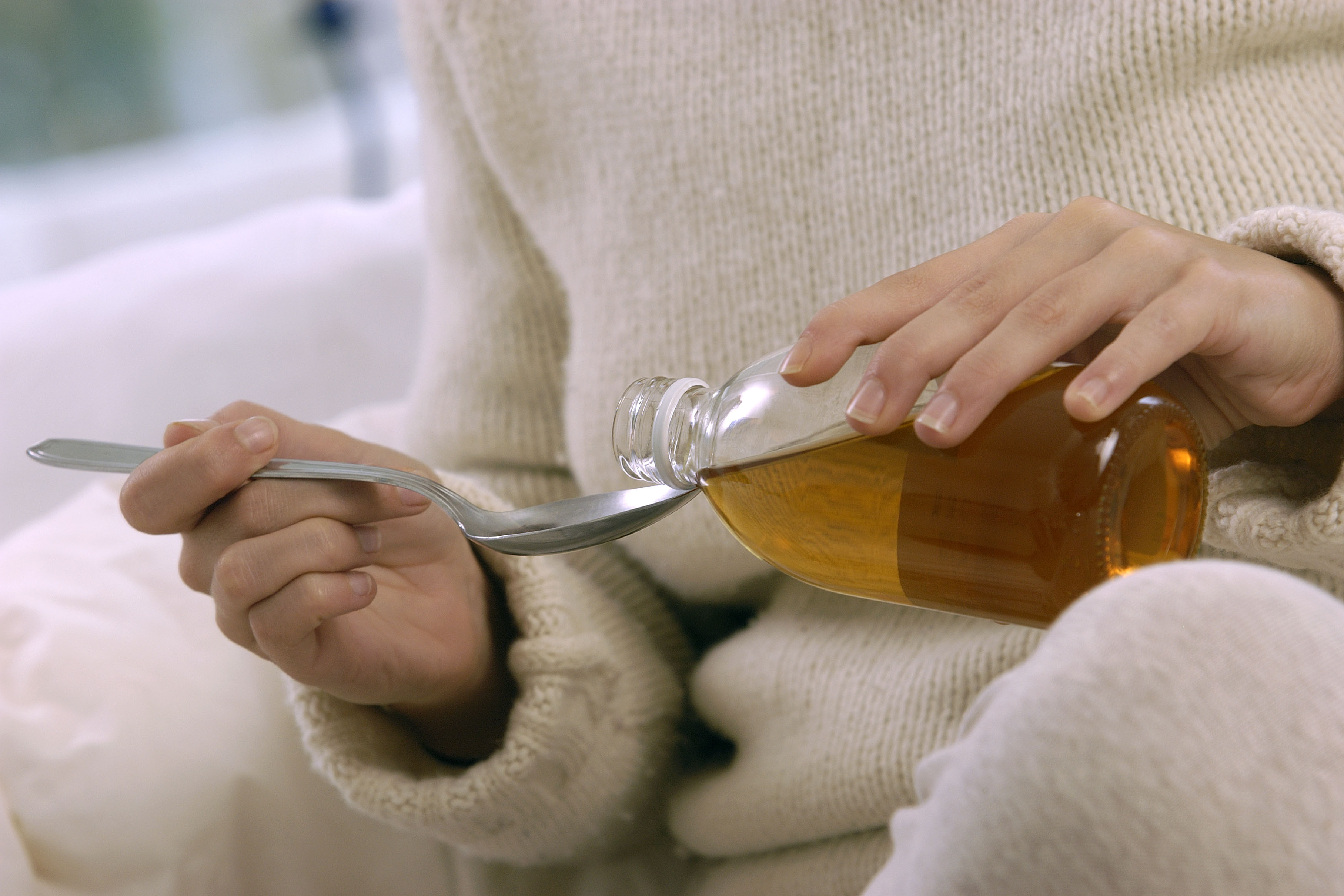 Copii morți după ce au luat sirop de tuse. Proprietarul companiei din India care l-a produs a fost arestat