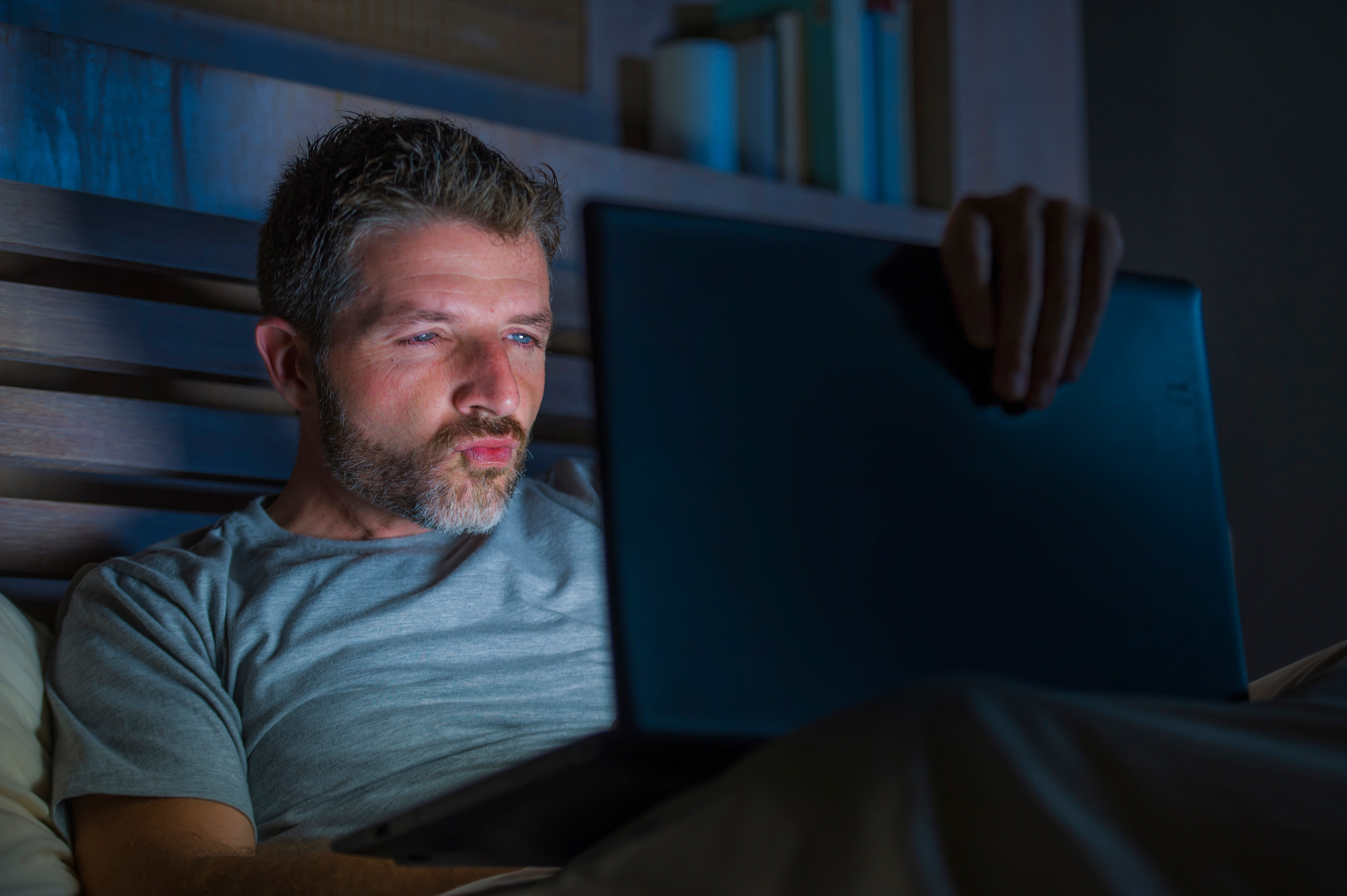 Sexualitatea în era digitală - aplicații, sexting și relații