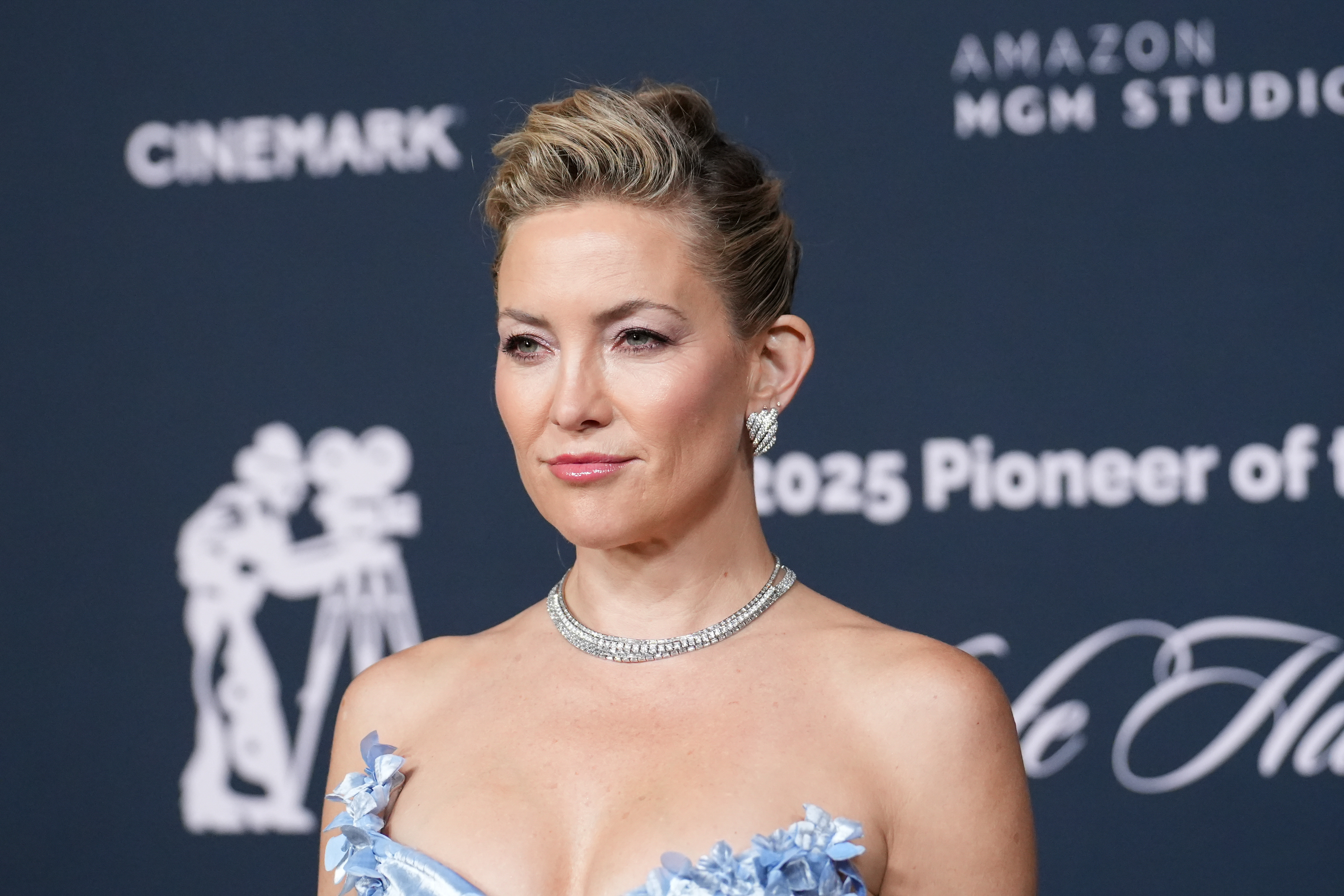 Kate Hudson, apariție spectaculoasă la un eveniment monden. Ce ținută a ales actrița. GALERIE FOTO