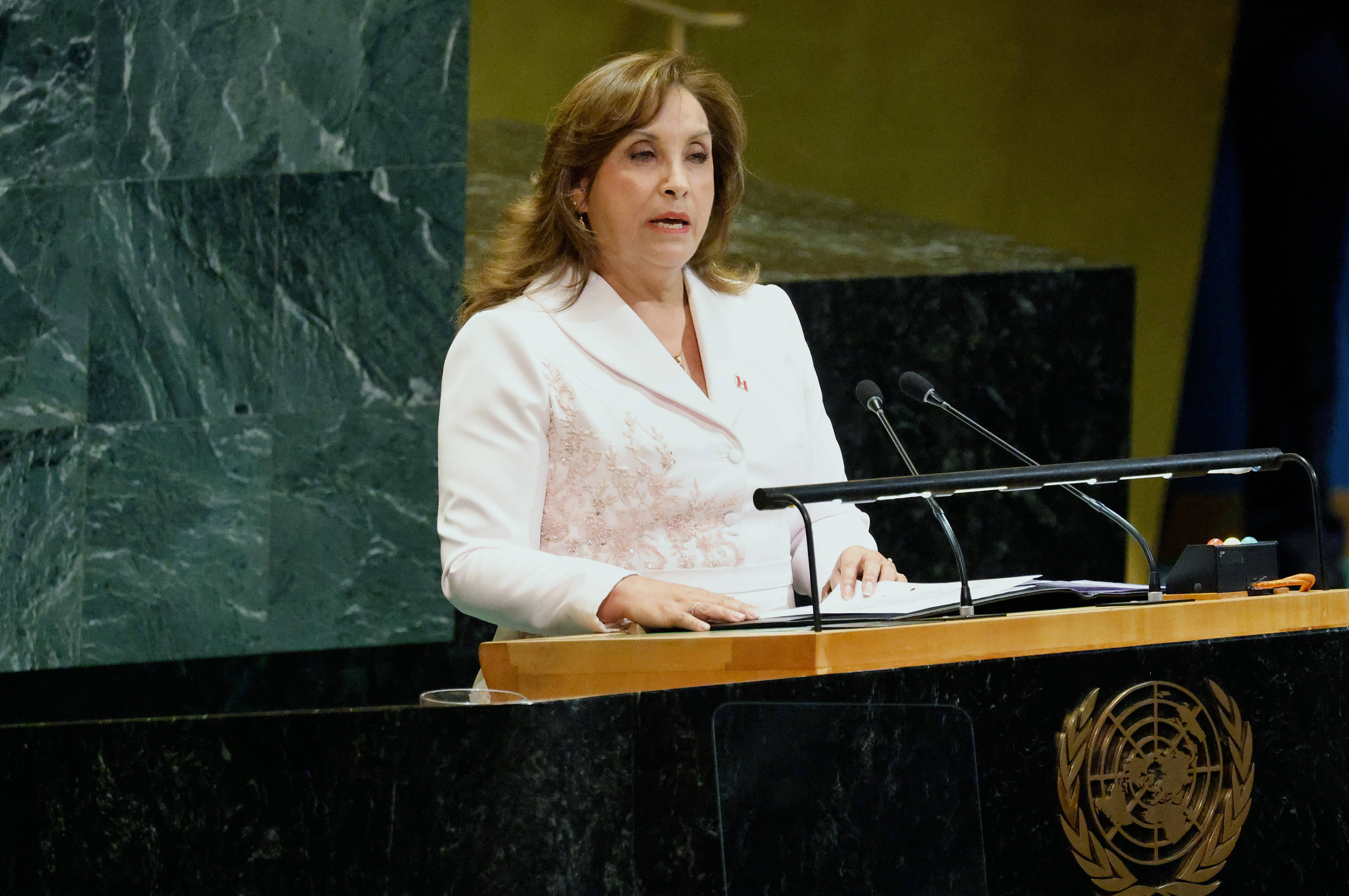 Președinta Peru, Dina Boluarte, destituită de Parlament pentru incapacitate morală. Șase președinți în nouă ani