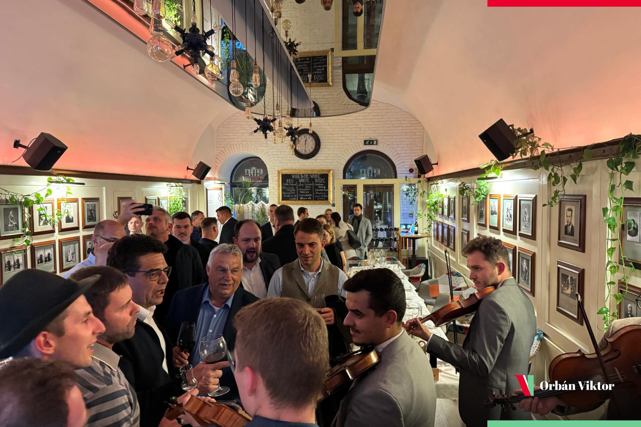 Viktor Orban a venit în România, la congresul UDMR. Imaginile postate dintr-un restaurant din Cluj-Napoca. VIDEO