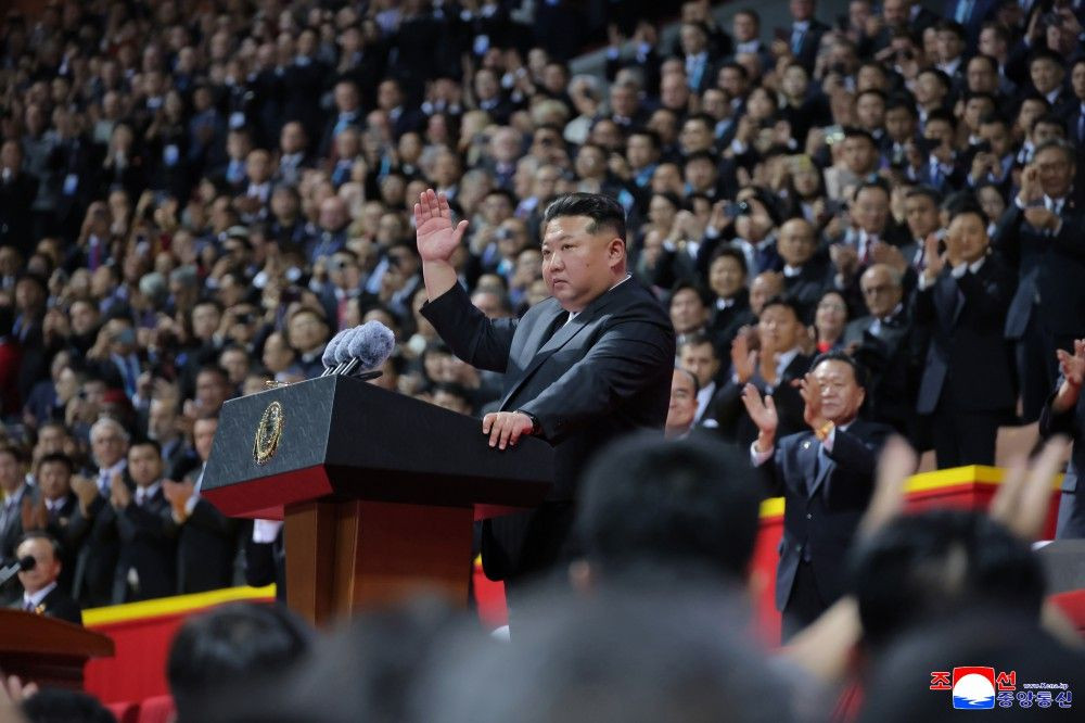 Kim Jong-Un a organizat un mega-spectacol plin de fast la aniversarea Partidului Muncitorilor. Urmează „parada rachetelor”