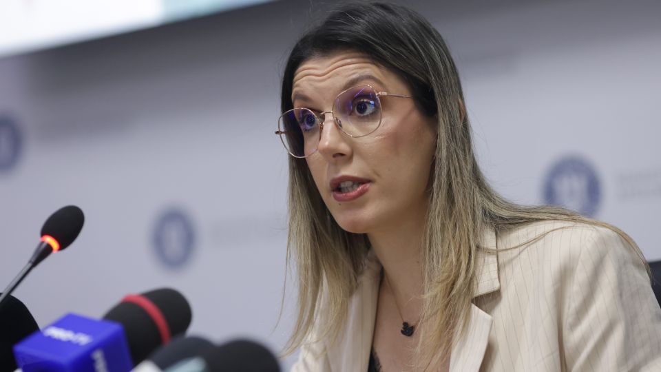 Camatarii CĂMĂTARII, un serial documentar despre un fenomen care a marcat România ...