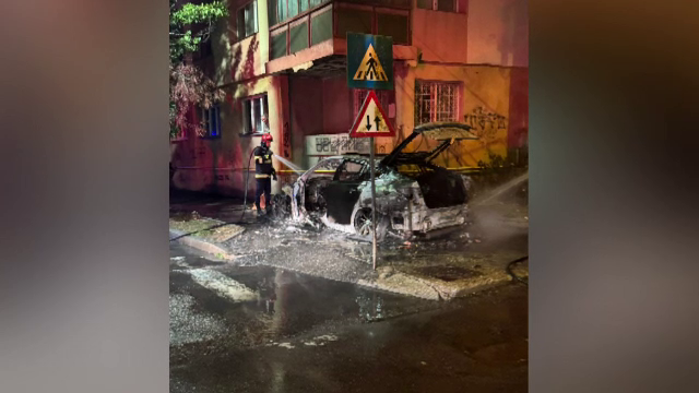 Bolidul de lux al unui sportiv din Craiova a fost incendiat intenționat. Proprietarul crede că a fost o confuzie