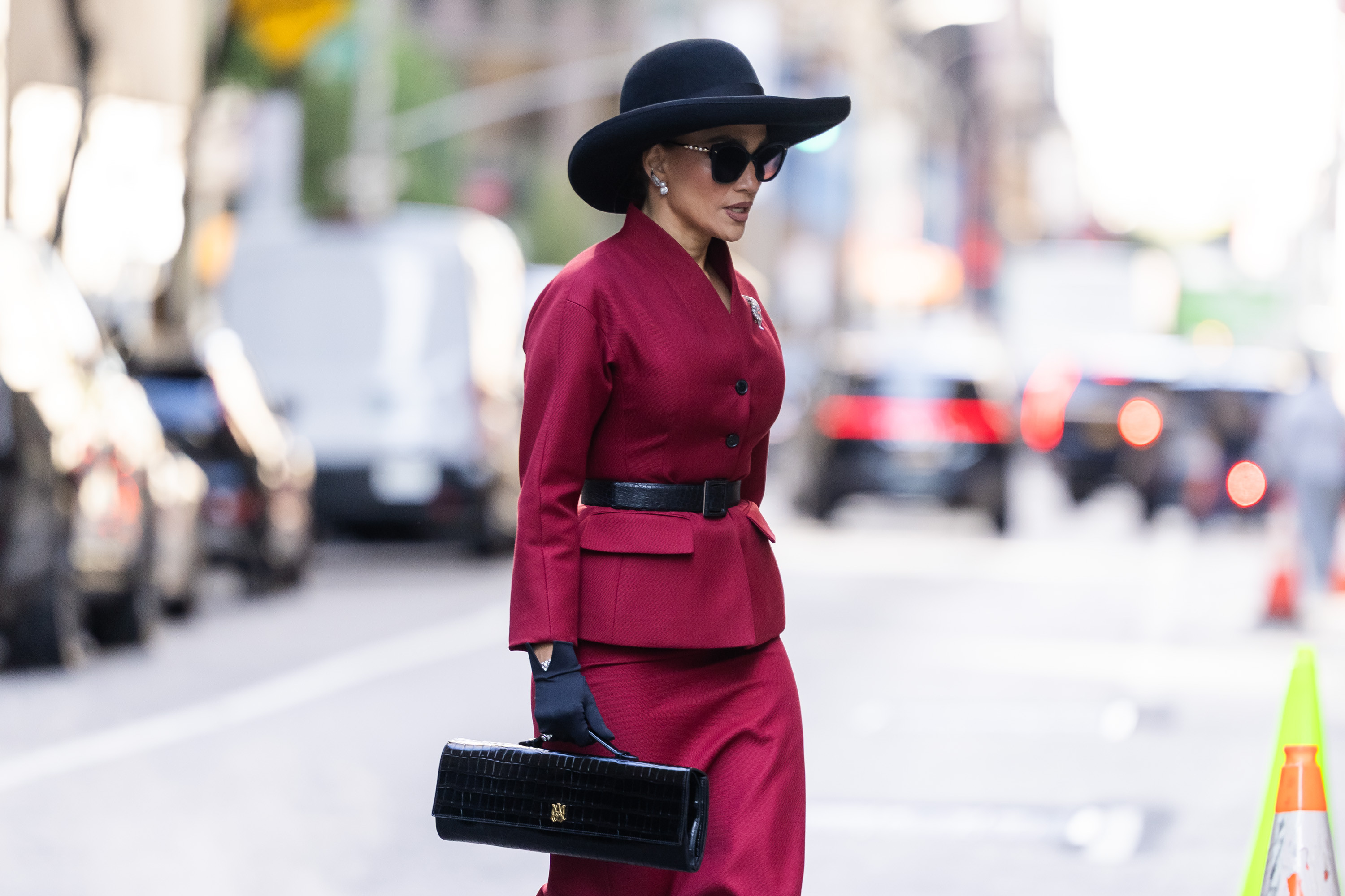 Jennifer Lopez, apariție plină de eleganță la Governors Awards 2025. Ce ținută a purtat. GALERIE FOTO