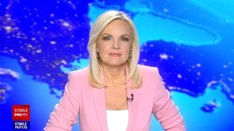 O femelă râs, filmată într-o pădure din Neamț, alături de puii săi