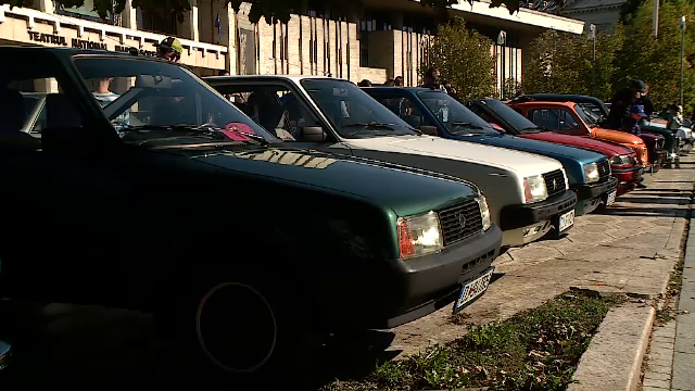 Expoziție de mașini retro, în Craiova. Valentin a găsit o bijuterie uitată într-un garaj 30 de ani și a readus-o la viață