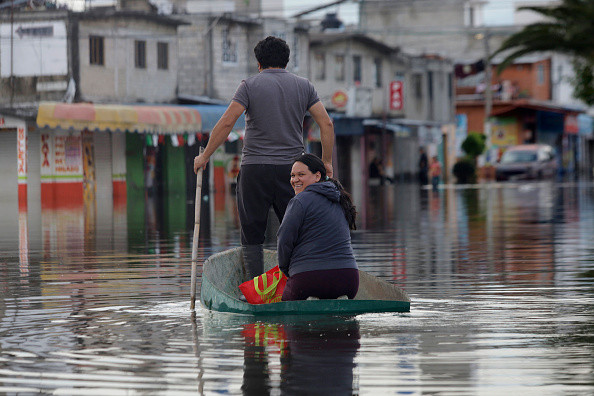 Bilanțul ploilor torențiale din Mexic a crescut la 47 de morți. Salvatorii încearcă să deblocheze drumurile. GALERIE FOTO