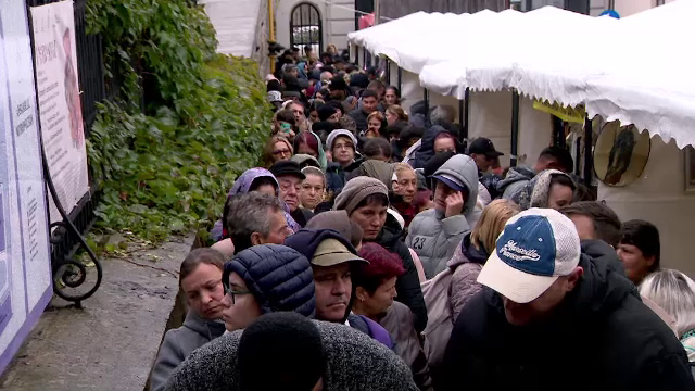 Peste 150.000 de credincioși au trecut pe la racla Sfintei Parascheva. „N-am cunoscut student care să nu o iubească”