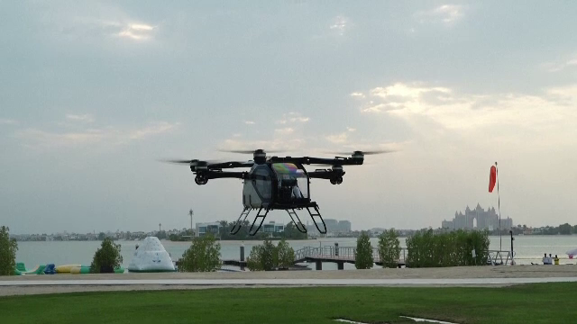 Dubai va introduce mașini zburătoare. Au două locuri și decolează vertical