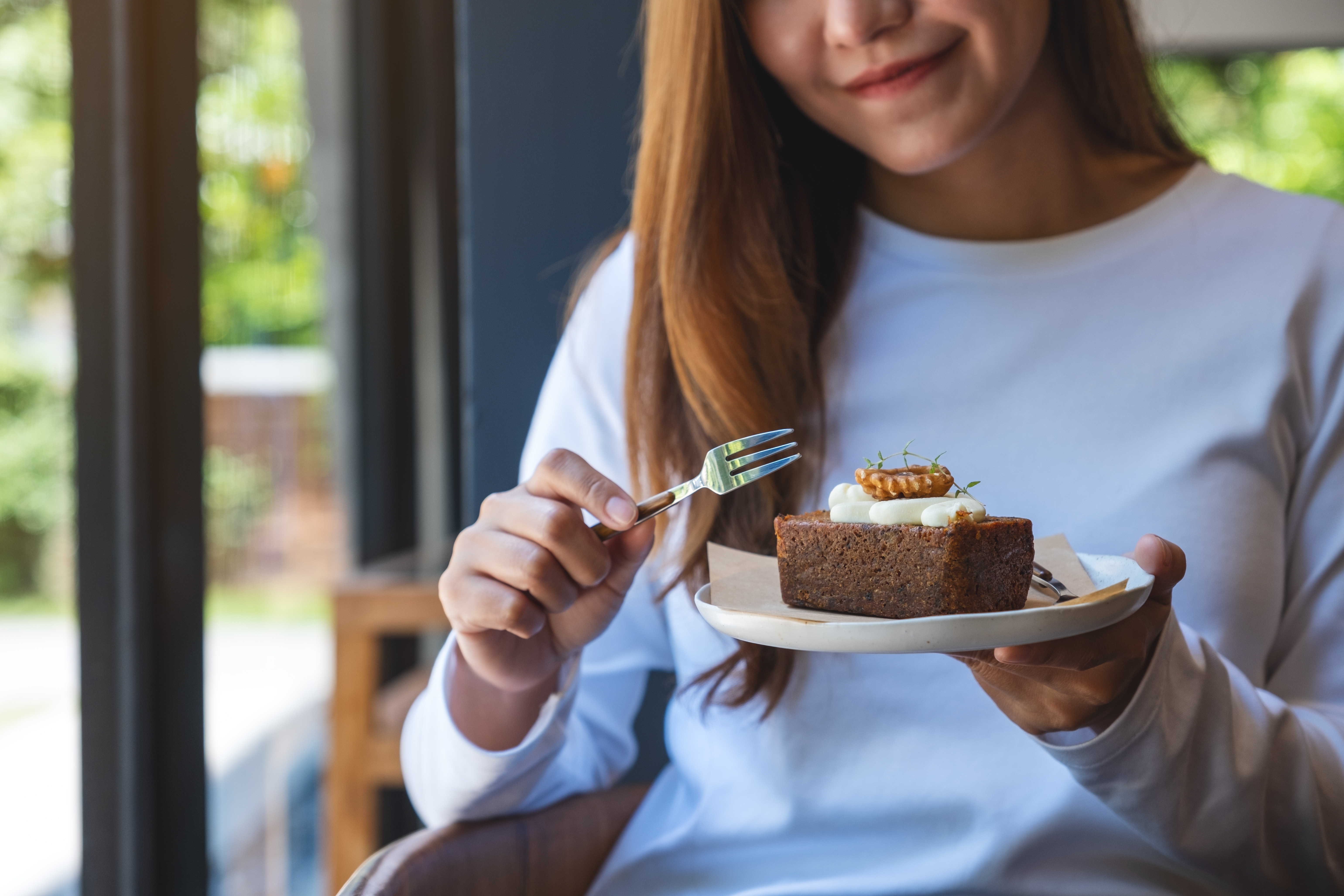 Ce este ”efectul de ruj”, un mic truc psihologic prin care mintea ne calmează și ne spune că viața este „O.K.”