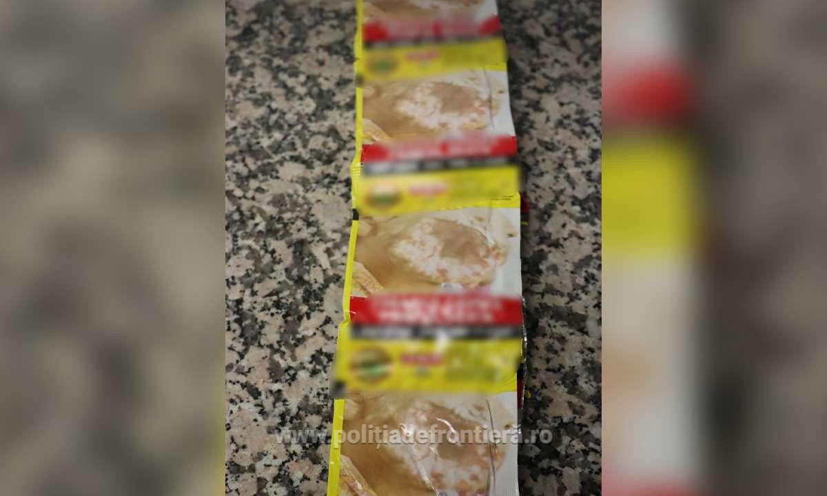 Un control de rutină pe Aeroportul Otopeni a dus la o descoperire surprinzătoare. Ce ascundeau opt pasageri în bagaje. FOTO