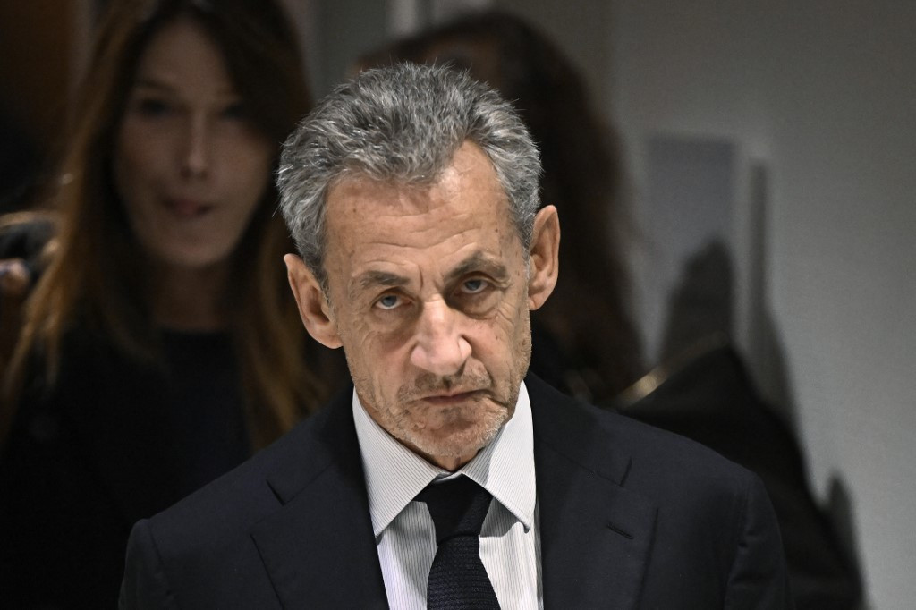 Cum arată închisoarea în care va sta fostul președinte francez Nicolas Sarkozy. La Sante, un loc istoric | GALERIE FOTO