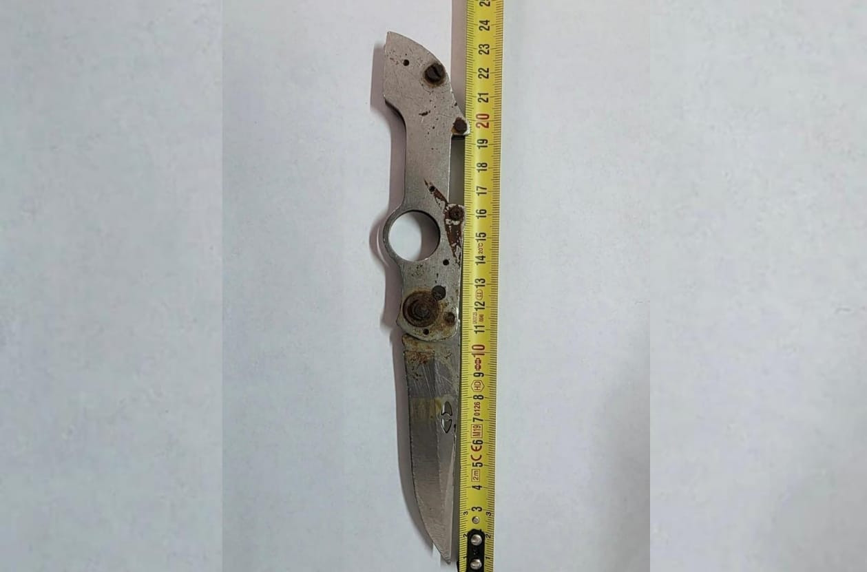 Tânăr care avea la el un cuţit de 25 de centimetri, prins de jandarmi în Gara Drobeta-Turnu Severin. Ce le-a atras atenţia