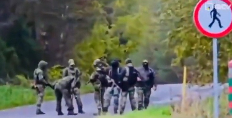 „Omuleții verzi” ai lui Putin au apărut la frontiera cu Estonia. Ultima oară când au fost văzuți au ocupat Crimeea | VIDEO