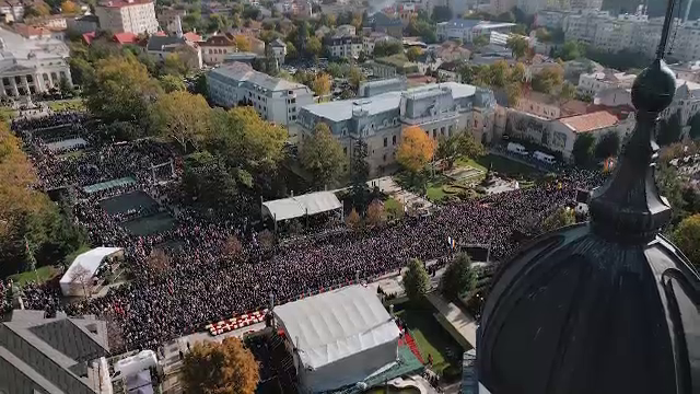 Când se încheie pelerinajul la moaștele Sfintei Parascheva. 18.000 de oameni încă sunt la coadă