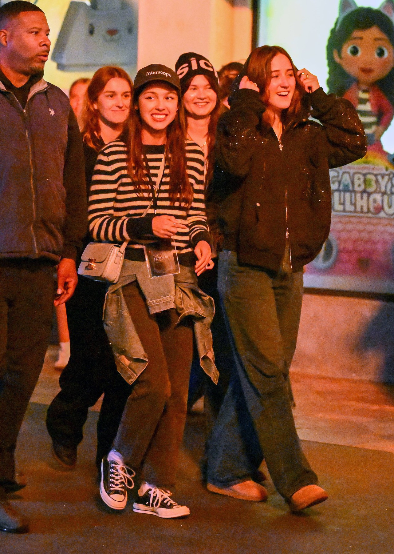 O întâlnire „de groază”. Un cuplul celebru a fost surprins printre clovni la Halloween Horror Nights