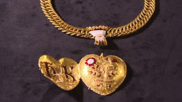 Bijuterie de aur de 24 de karate, descoperită în câmp. S-a dovedit a fi a lui Henric al VIII-lea și se vinde la un preț uriaș