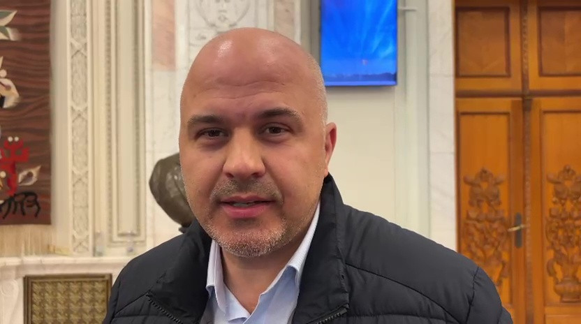 FOTO. Un deputat USR a depus plângere împotriva prim-ministrului, care este susținut și de USR, pentru alegerile din Capitală