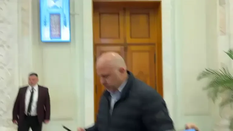 Un deputat USR a depus plângere împotriva prim-ministrului, care este susținut și de USR, pentru alegerile din Capitală