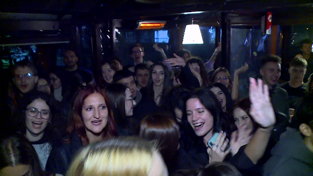 Studenții au dat startul petrecerilor din noul an universitar. Gașca cu Chitara a umplut campusul de energie. „E distracție”