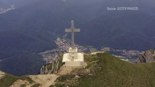 „Sub Sfinxul din Bucegi e un buncăr bântuit”. Câți români sunt convinși că la noi în țară există locuri cu o „energie aparte”