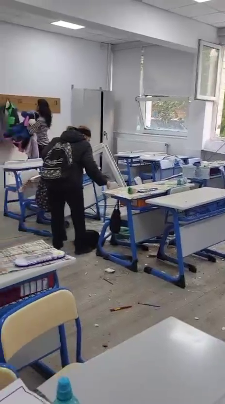 Liceu afectat de explozia blocului din București. Elevii au început să țipe când s-au spart geamurile. VIDEO