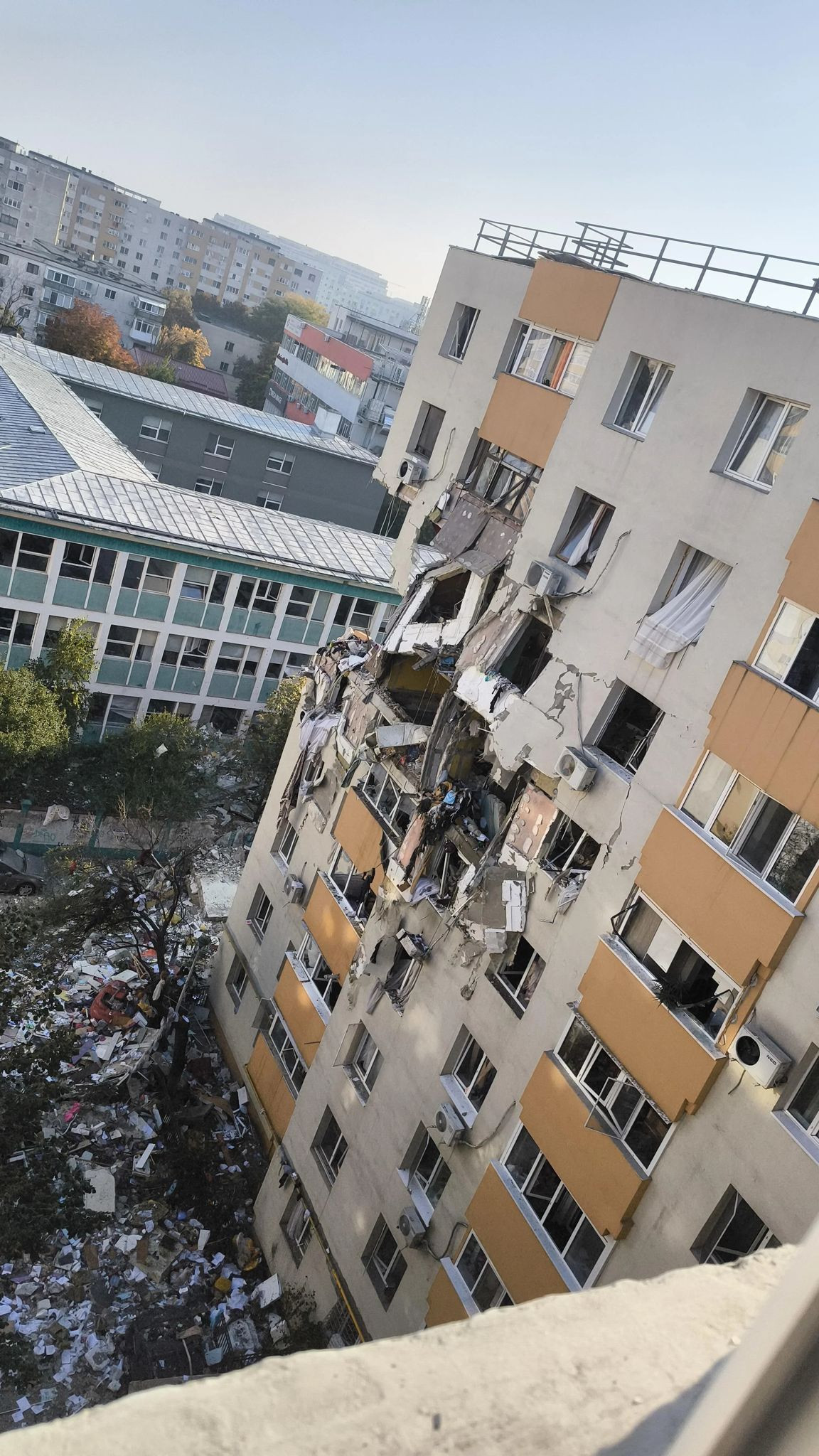 Explozia din Rahova. ANRE: Gazele au fost sigilate joi, sigiliul rupt vineri, înaintea deflagrației. Precizări Distrigaz Sud