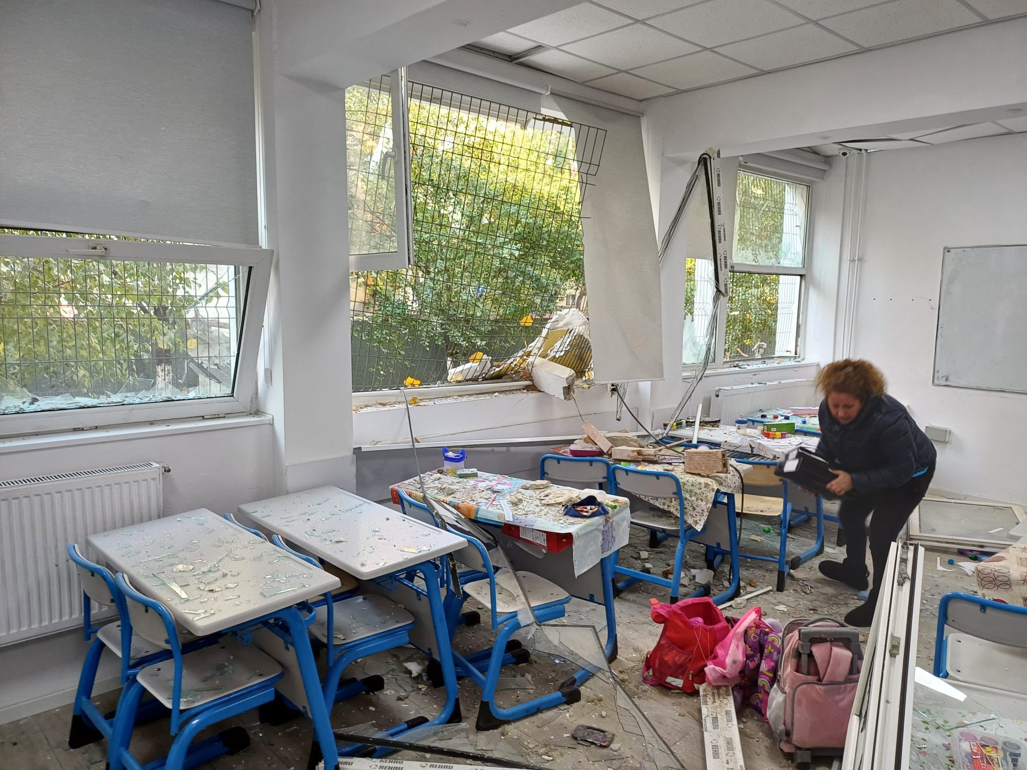 Lucrări de reparații la Liceul „D. Bolintineanu”, după explozia din Rahova. Primăria Sectorului 5 securizează zona