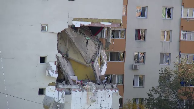 Locuitorii blocului explodat stăteau cu geamurile deschise din cauza acumulării de gaze. „Și dimineață a mirosit”