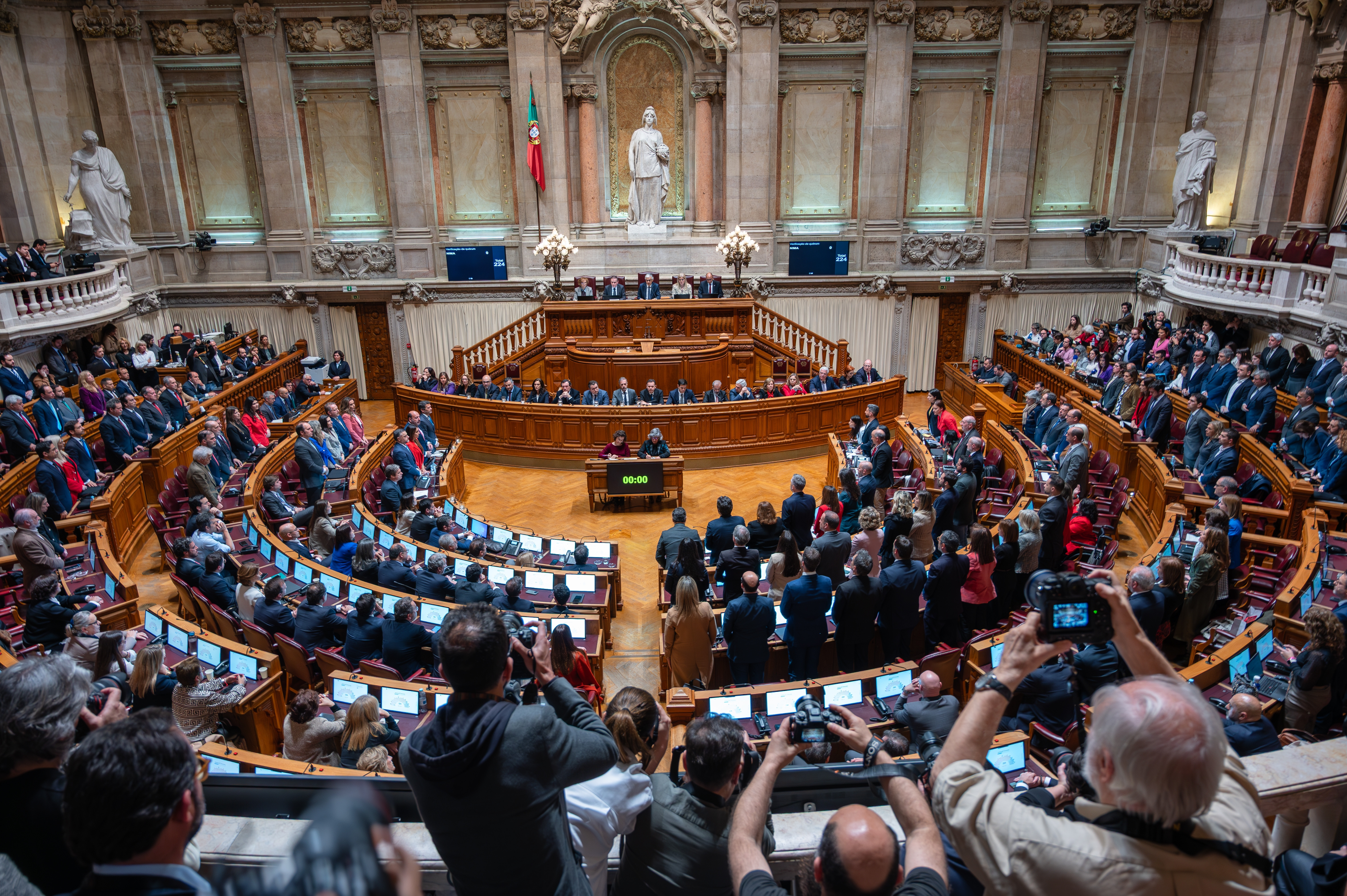 Parlamentul Portugaliei interzice vălurile care acoperă fața. Femeile care nu respectă legea riscă amenzi piperate