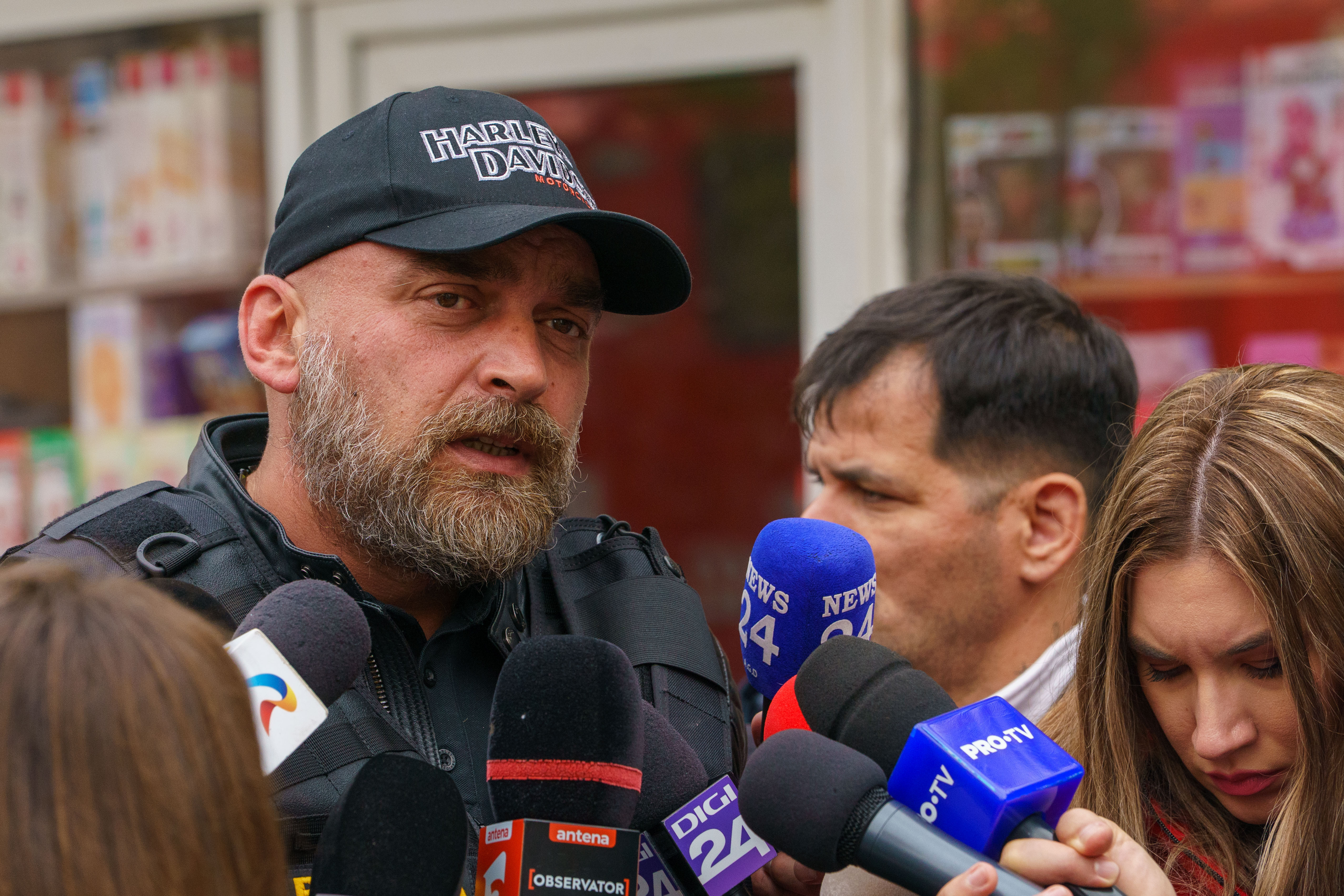 Anchetatorii nu pot intra în blocul distrus de explozie, în Rahova, din cauza riscului de prăbușire. Val de audieri