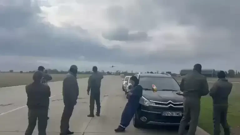 Incident aviatic la Baza Aeriană Boboc: un avion a aterizat în ultimul moment. Incidentul, făcut public după trei zile