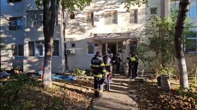 Încă un bloc a fost evacuat în Constanța din cauza unui incendiu. O persoană a avut nevoie de îngrijiri medicale