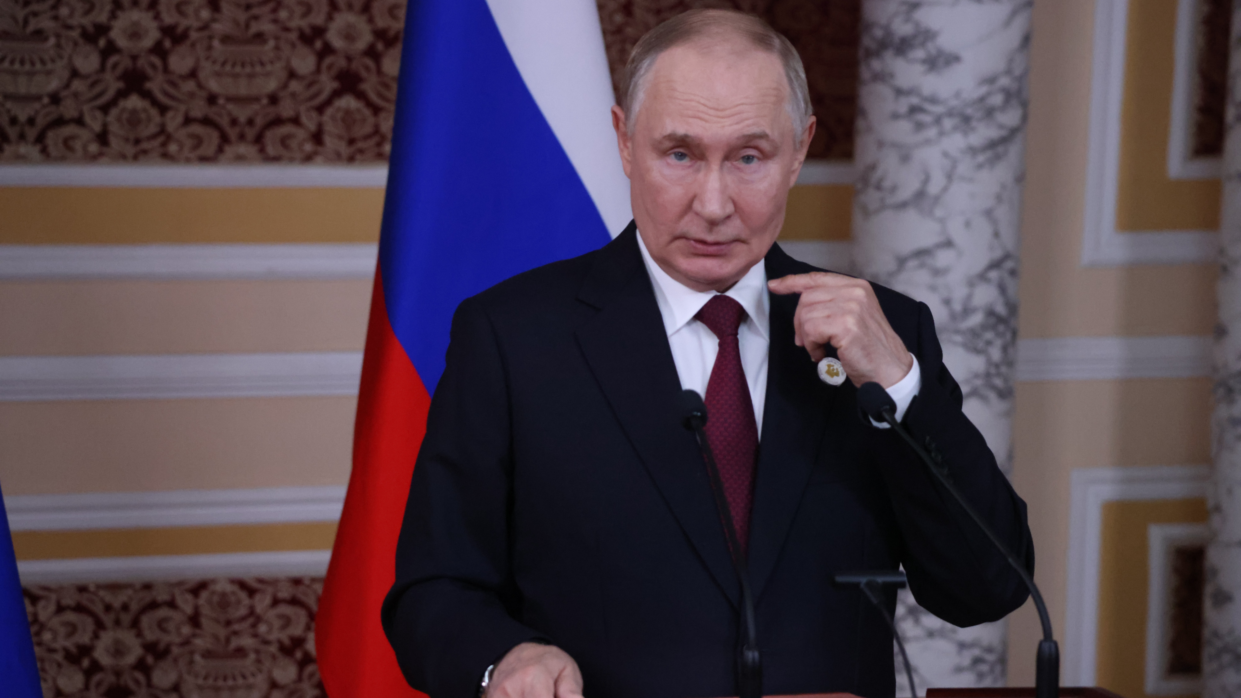 MAE: Rusia nu a cerut acordul pentru ca avionul lui Vladimir Putin să treacă deasupra României către summitul de la Budapesta