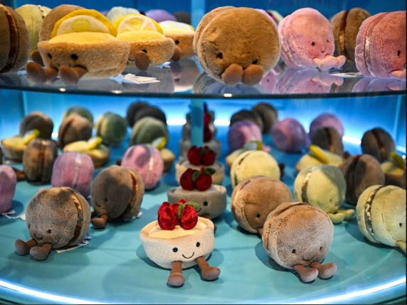 Jellycat provoacă un nou val de isterie pe TikTok, după febra Labubu. Jucării de pluș care se vând cu mii de euro