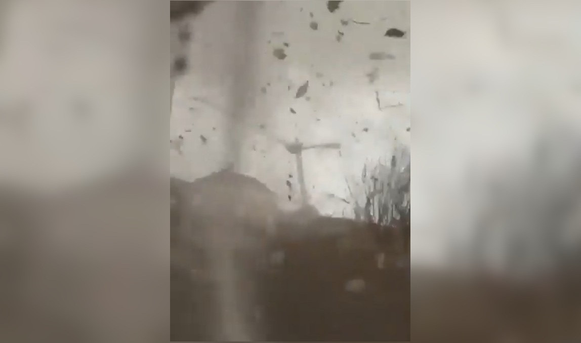 Dezastru lângă Paris. Un mort și nouă răniți după ce au căzut trei macarale. Una a lovit o clădire locuită