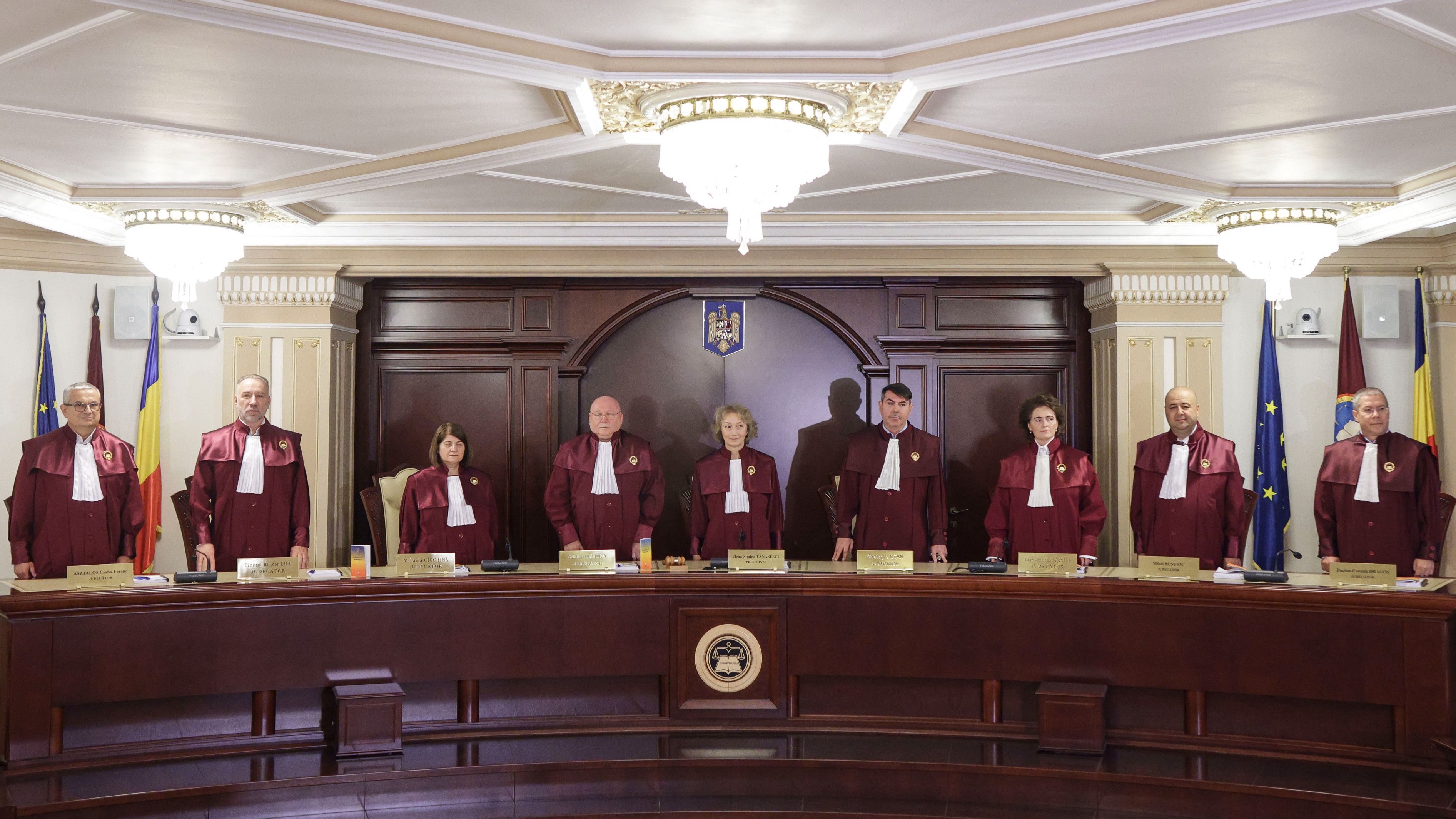 CCR a amânat decizia în cazul sesizărilor privind legea referitoare la plata pensiilor private